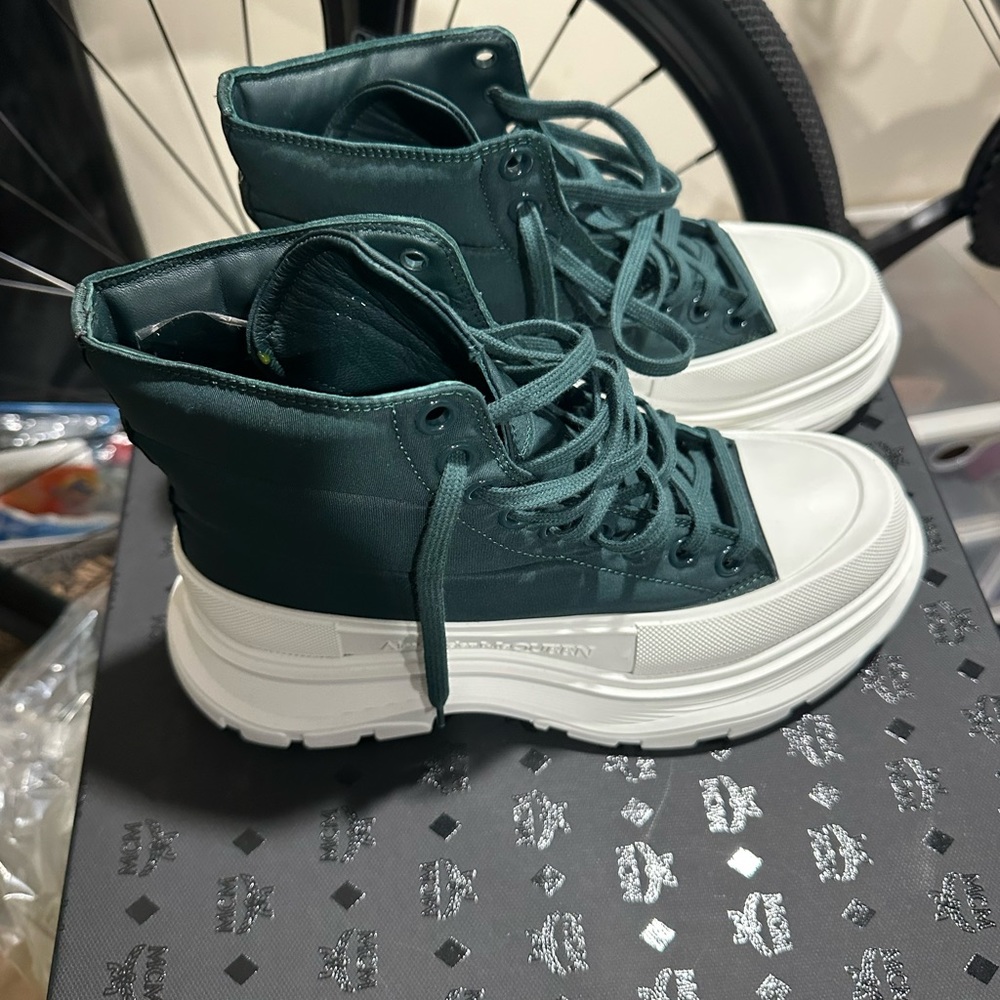 Alexander McQueens; No Box